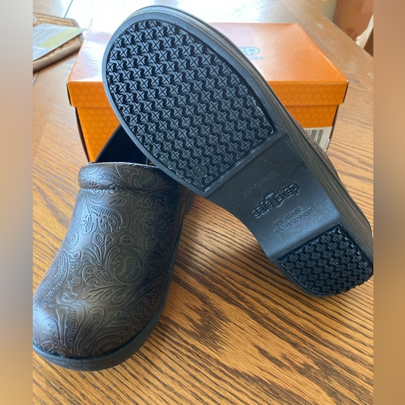 Safe T Step Gretchen Clog Non Slip Clogs - Picture 7 of 7